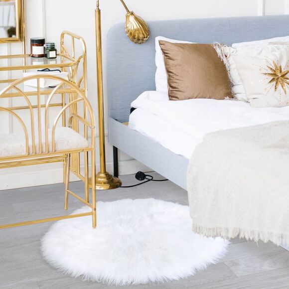 Faux Fur Round Rug Fluffy Area Rugs for Bedroom 3 x 3 Feet Snow White - Picture 2 of 6